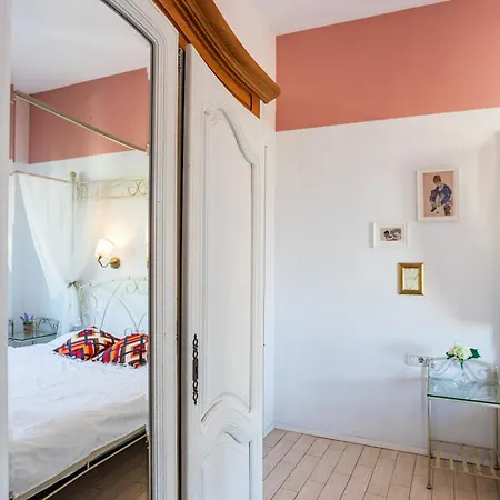 University Apartment بوخارست
