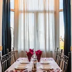 University Apartment Бухарест