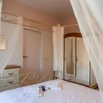 Апартаменти University Apartment *