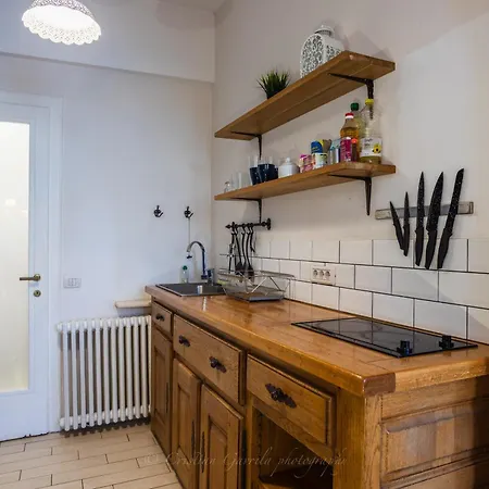 University Apartment דירה