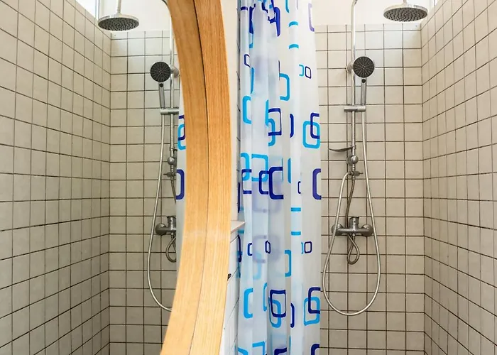 University Apartment アパート