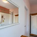 Apartment University Apartment